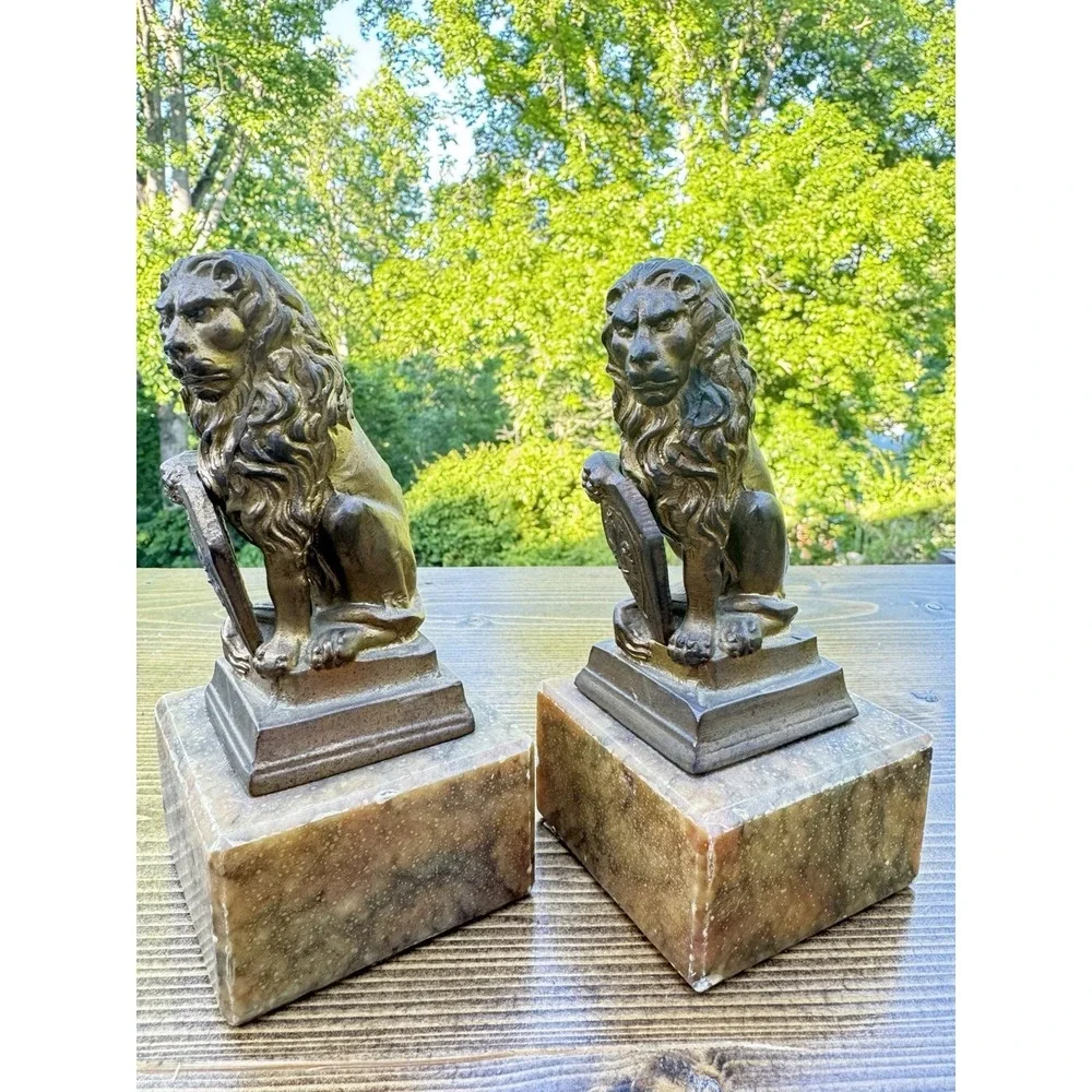 Vintage Lion Bookends Stone Base Heraldic Shield Old World Decor‎